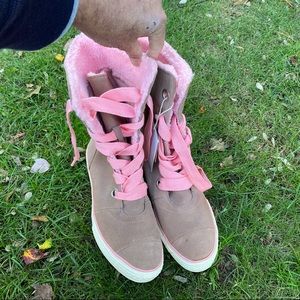 Converse Chuck Taylor High Top Brown/ Pink Women’s Suede Boot Size 6 New No Box